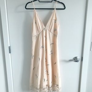 NWT BB Dakota Embroidered Peach Floral Midi Dress